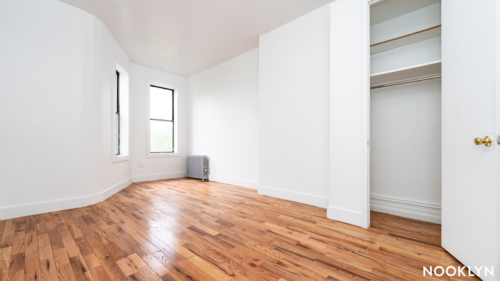 88 Menahan St - Photo 16