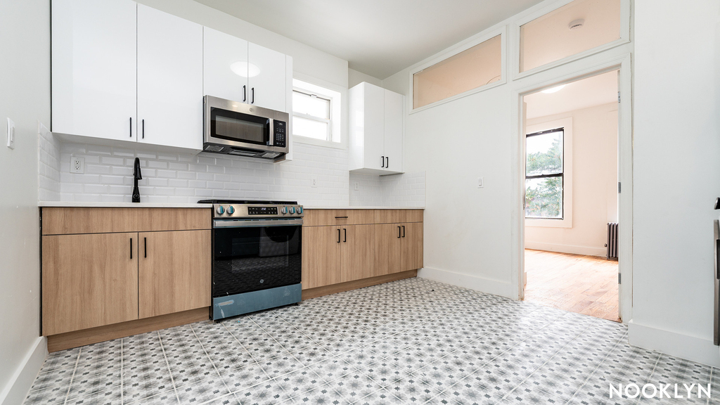 88 Menahan St - Photo 2