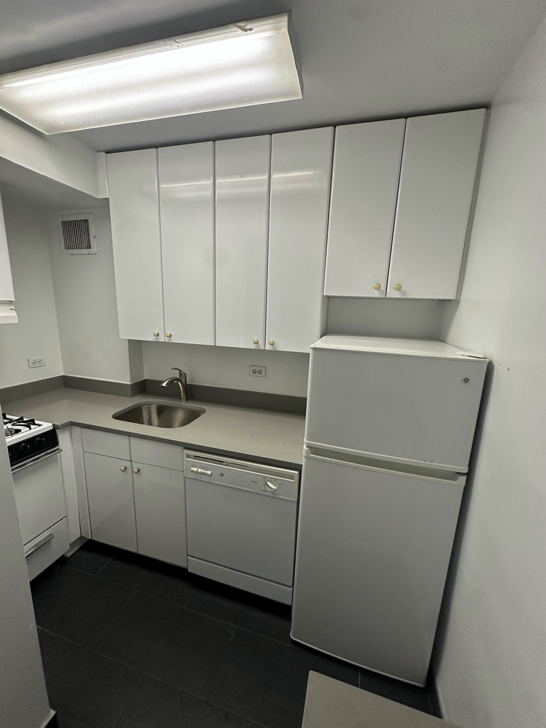 330 East 46th Street - Photo 1