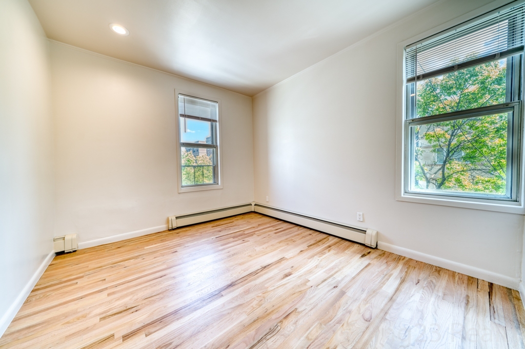 31-90 33rd Street - Photo 5
