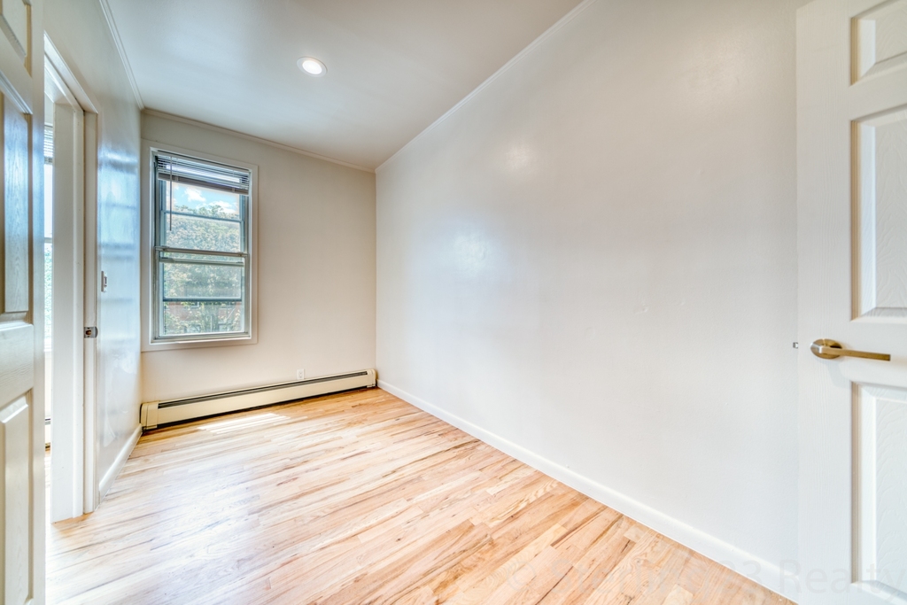 31-90 33rd Street - Photo 3