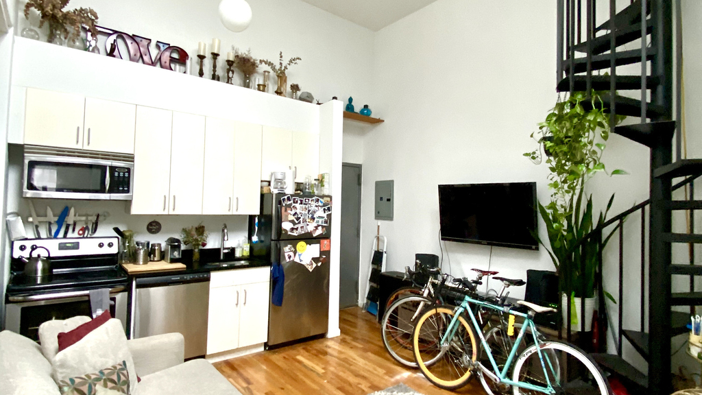 324 Melrose St - Photo 1
