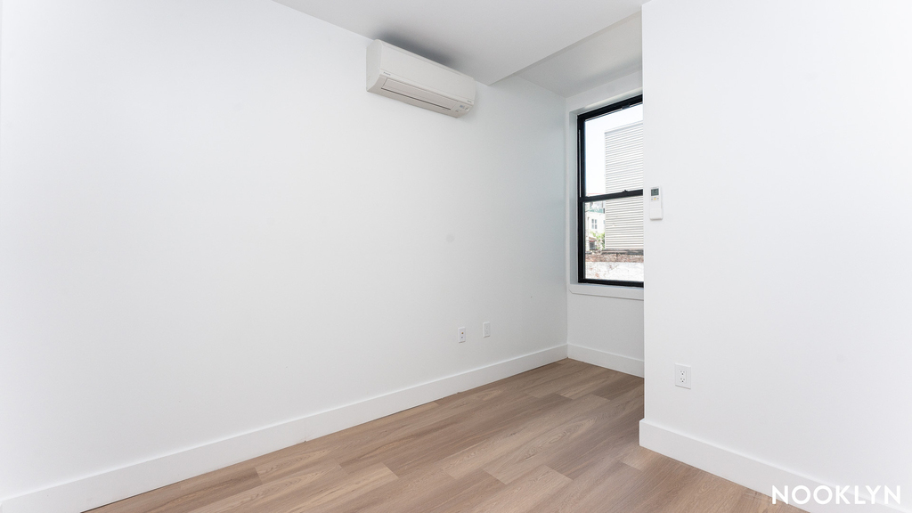 585 Knickerbocker Ave - Photo 9