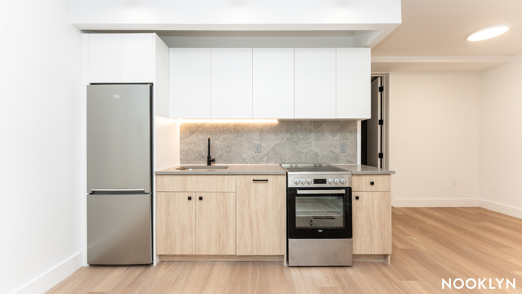 585 Knickerbocker Ave - Photo 7