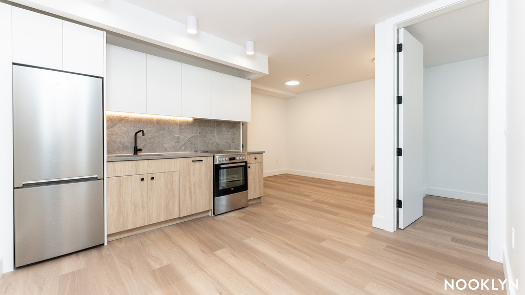 585 Knickerbocker Ave - Photo 2