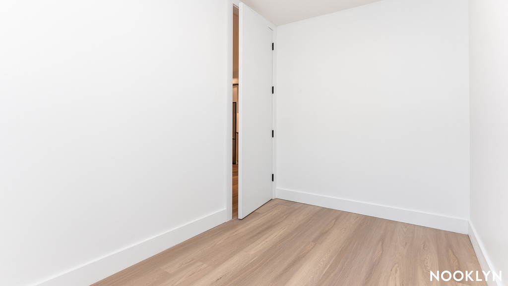 585 Knickerbocker Ave - Photo 11