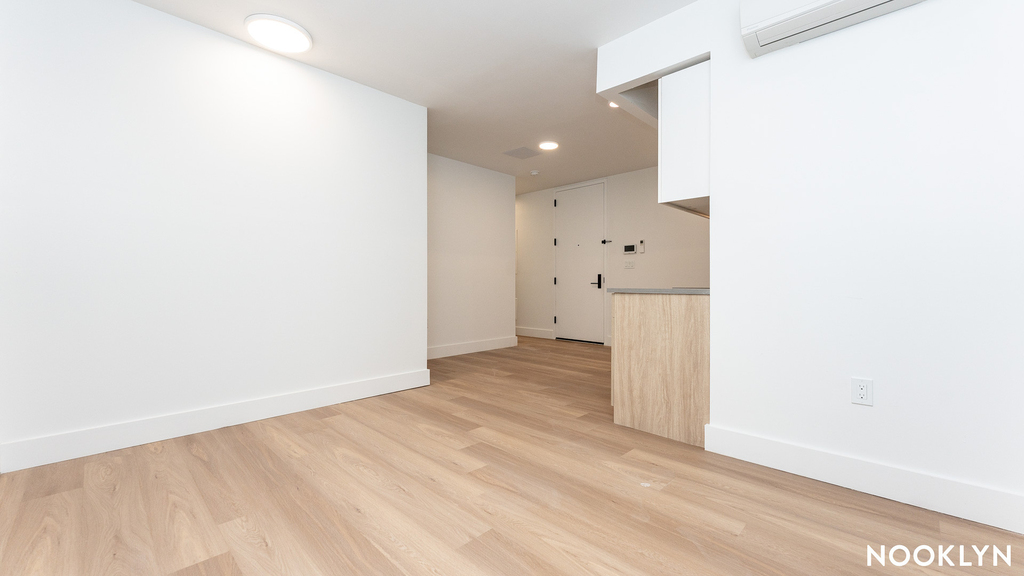 585 Knickerbocker Ave - Photo 1