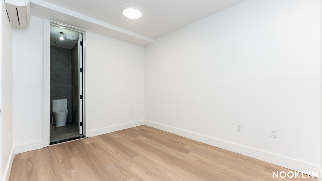 585 Knickerbocker Ave - Photo 4