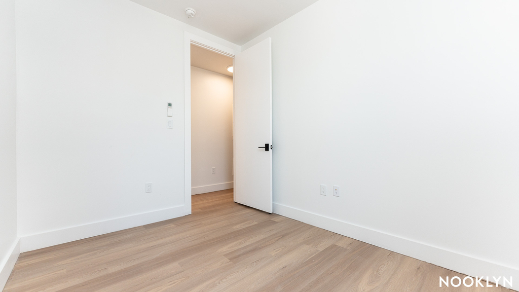 585 Knickerbocker Ave - Photo 14