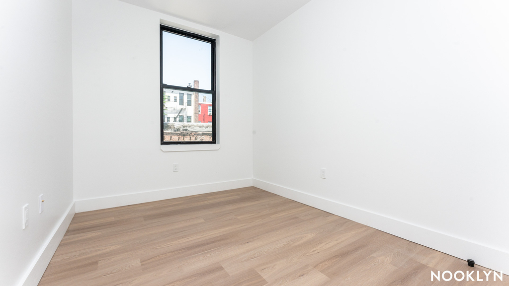 585 Knickerbocker Ave - Photo 16