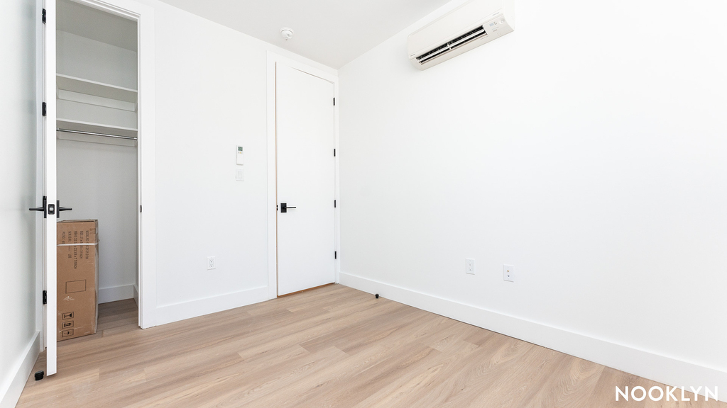 585 Knickerbocker Ave - Photo 18