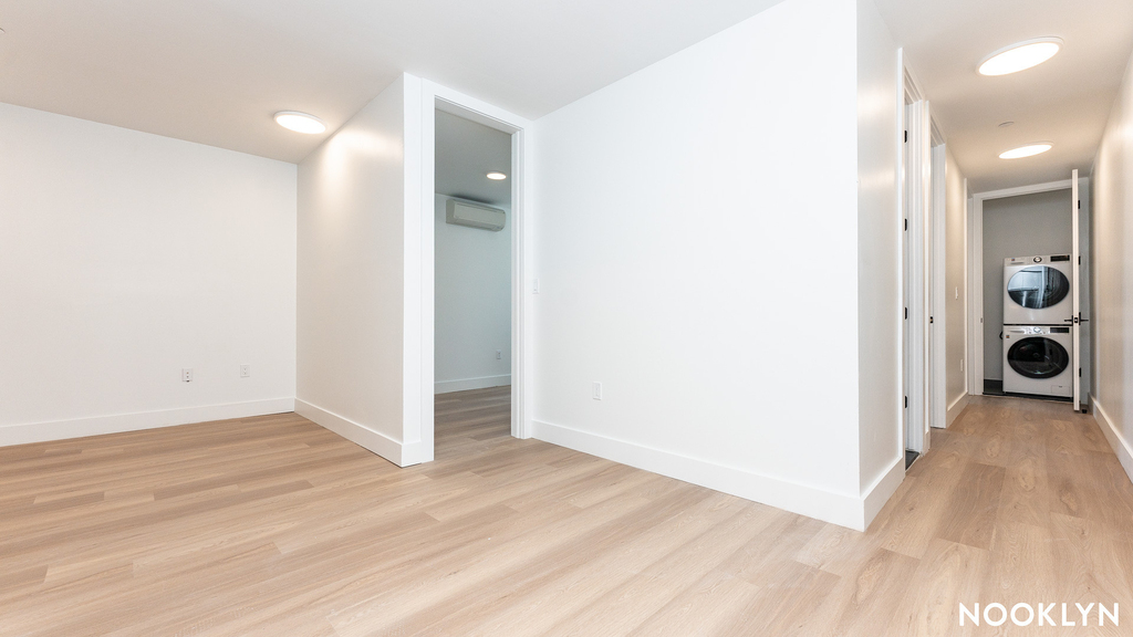 585 Knickerbocker Ave - Photo 3