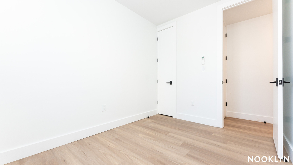 585 Knickerbocker Ave - Photo 17