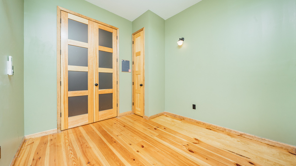  208 Starr St - Photo 9