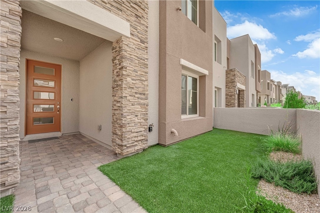 600 N Carriage Hill Drive - Photo 2
