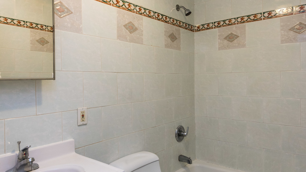 300 Jefferson St  - Photo 2