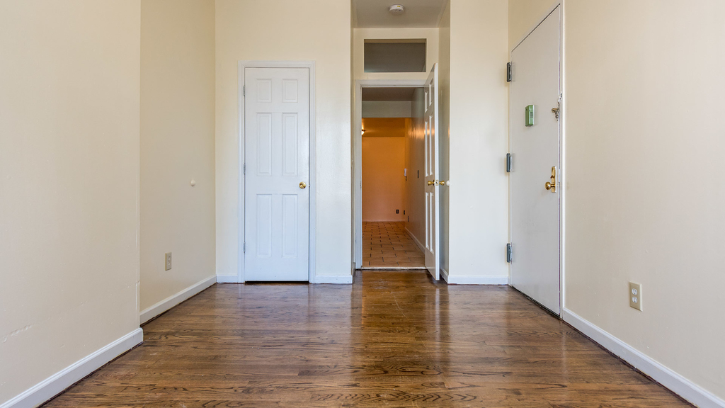 300 Jefferson St  - Photo 8