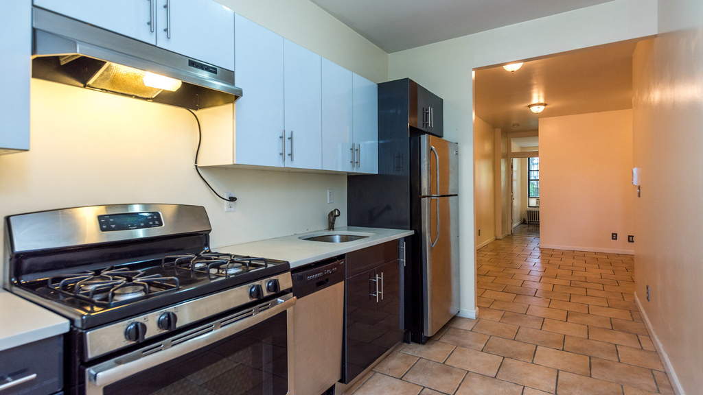 300 Jefferson St  - Photo 0