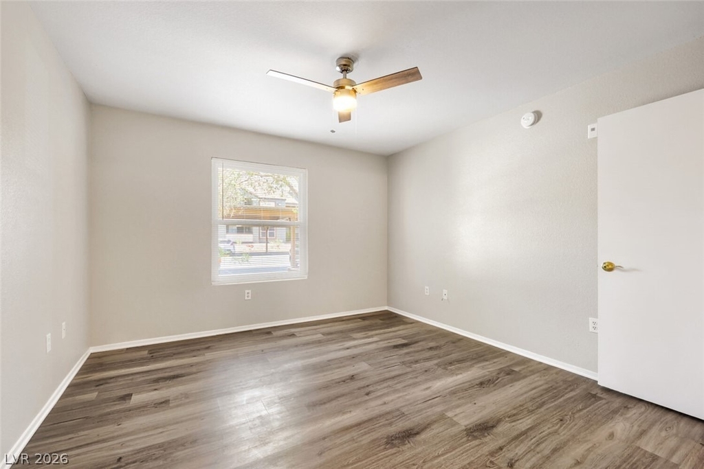 555 E Silverado Ranch Boulevard - Photo 18