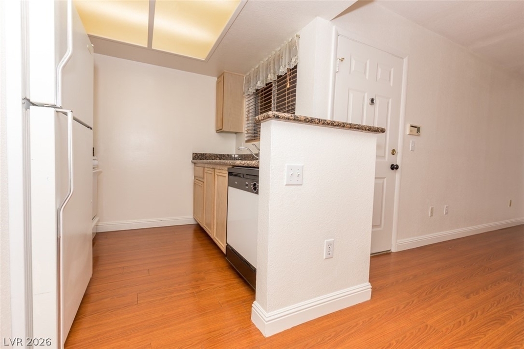 8070 W Russell Road - Photo 5