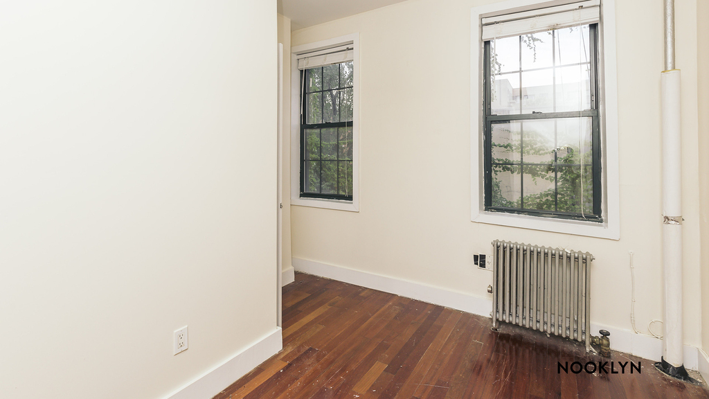 194 Humboldt St  - Photo 5