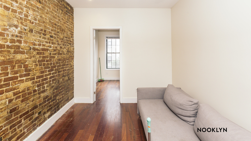 194 Humboldt St  - Photo 4