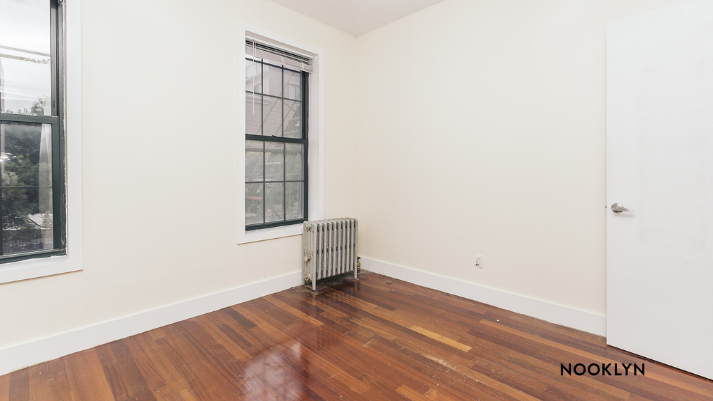 194 Humboldt St  - Photo 1