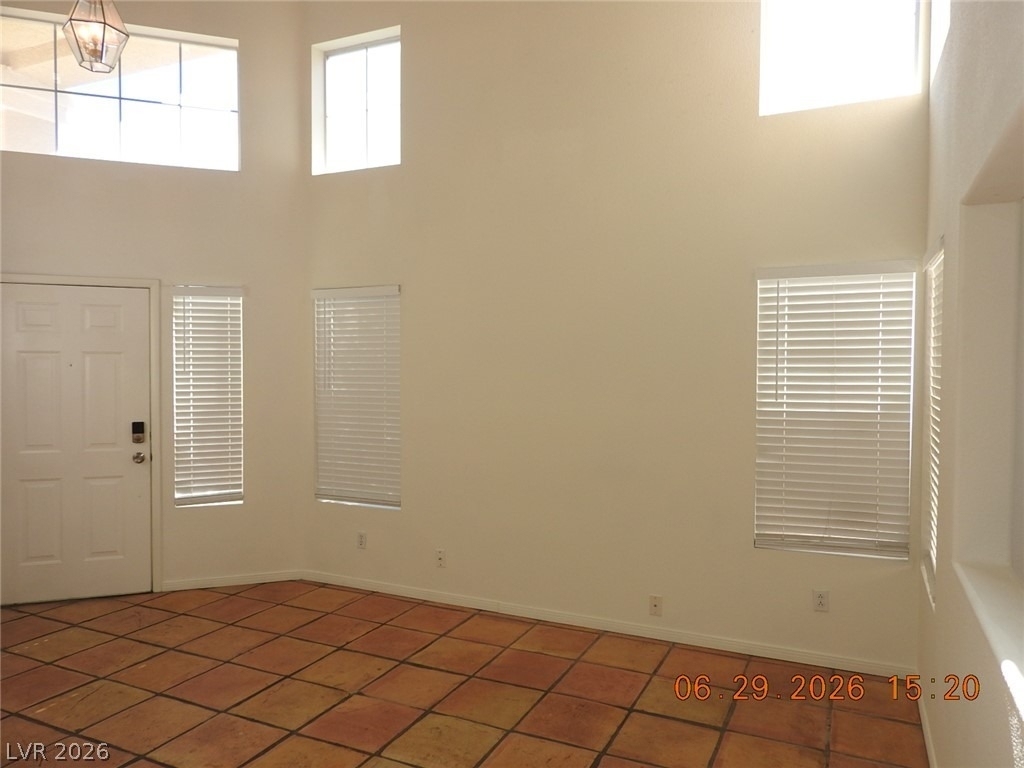 742 Endicott Court - Photo 5