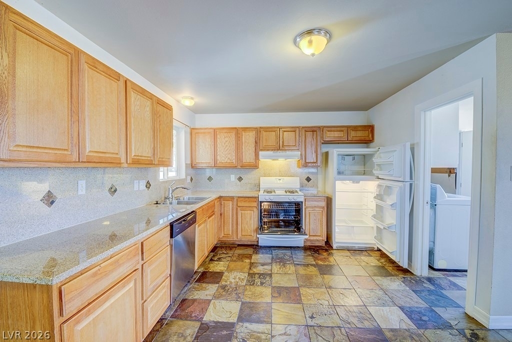 3990 Syracuse Drive - Photo 17