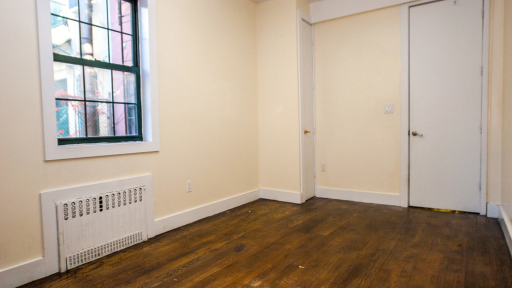11A Menahan St  - Photo 5