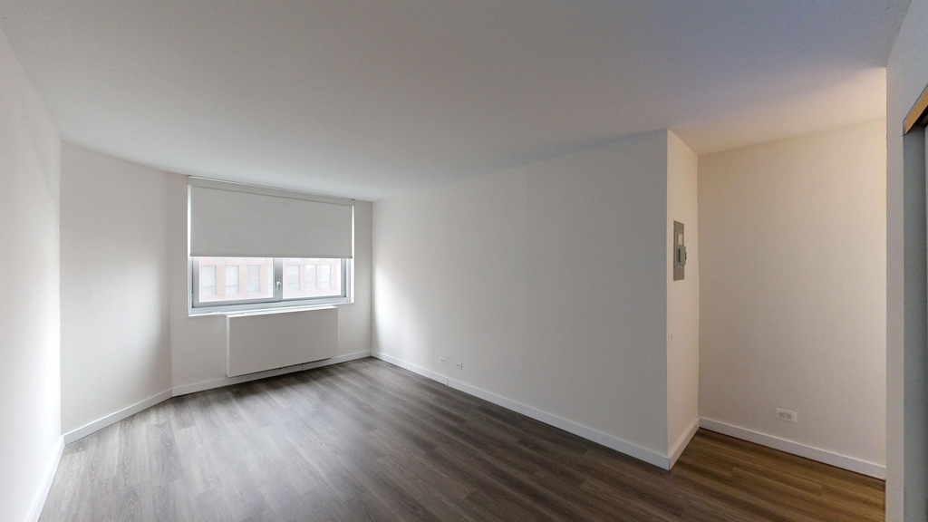 401 E 34th St - Photo 3