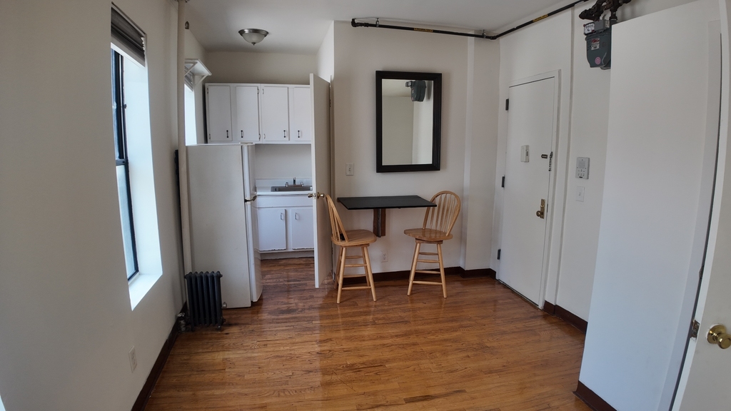 East 14th Street - Photo 0