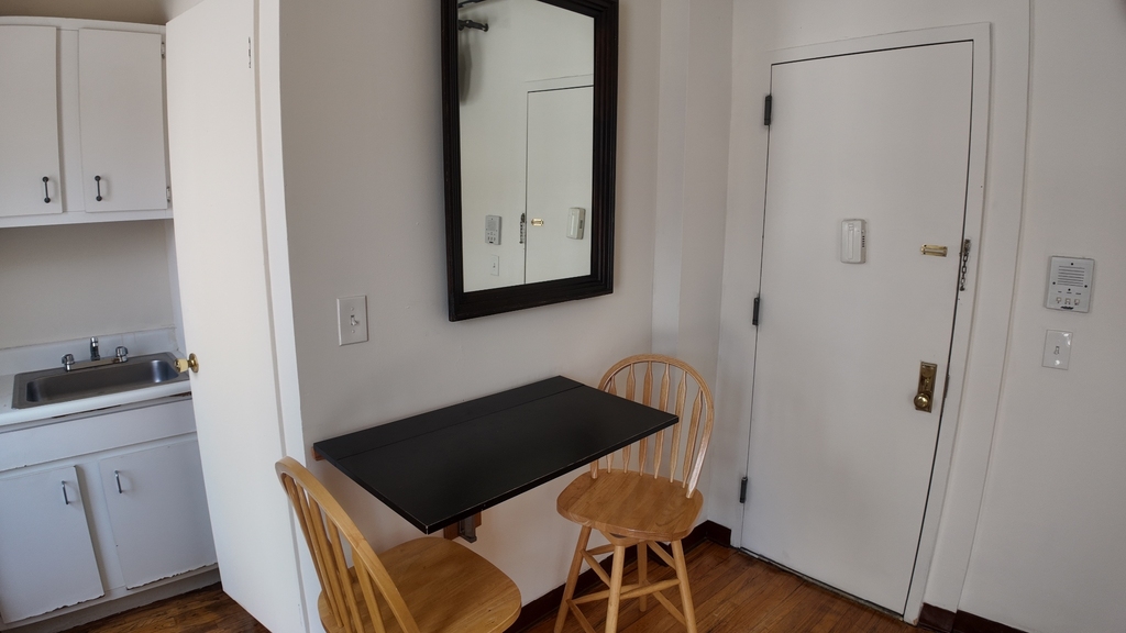 East 14th Street - Photo 1