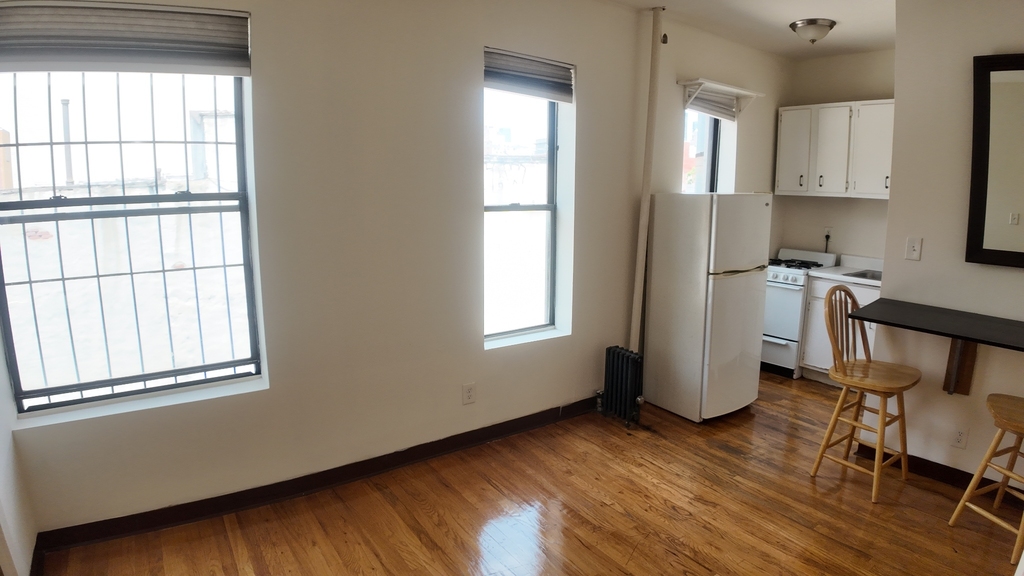 East 14th Street - Photo 2
