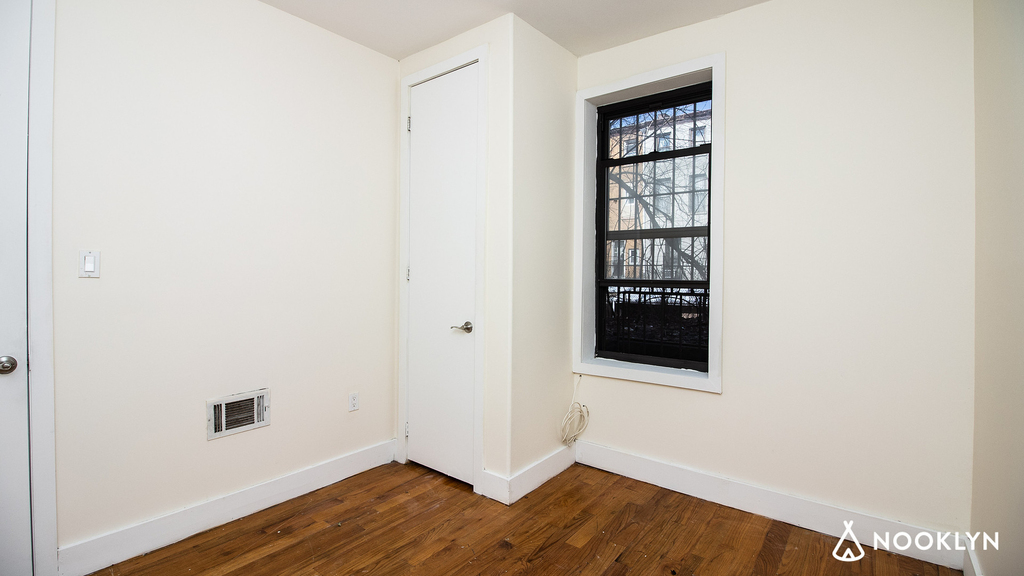 711 St Marks Ave - Photo 4