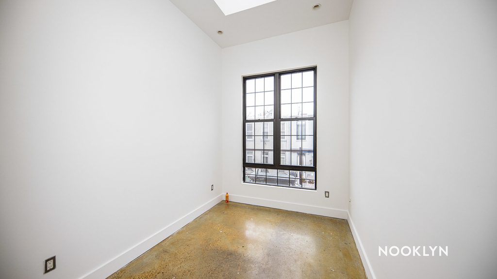 753 Lexington Ave  - Photo 3