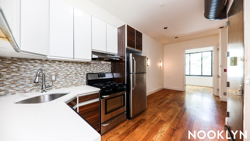 277 Menahan St  - Photo 1