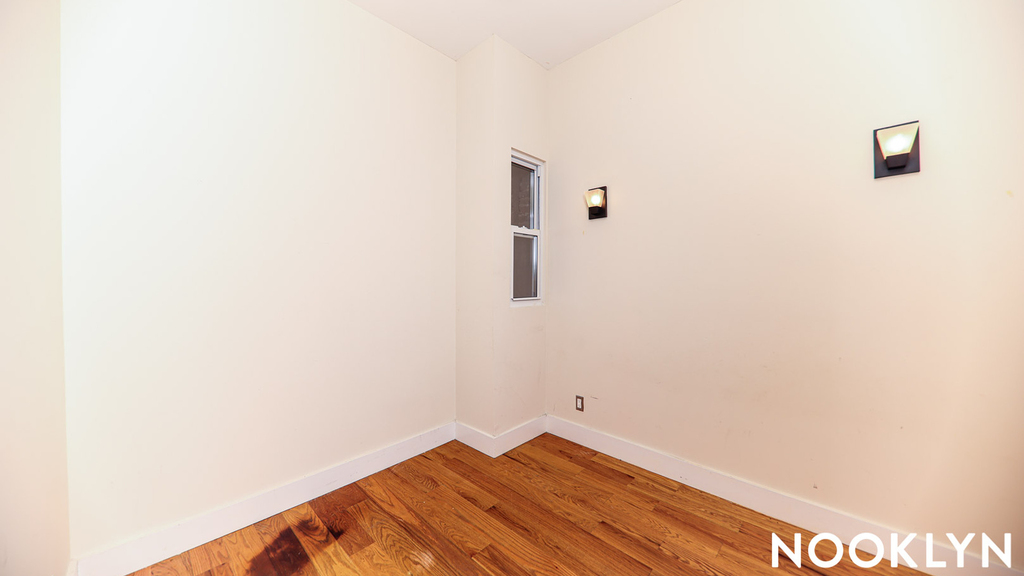 277 Menahan St  - Photo 15
