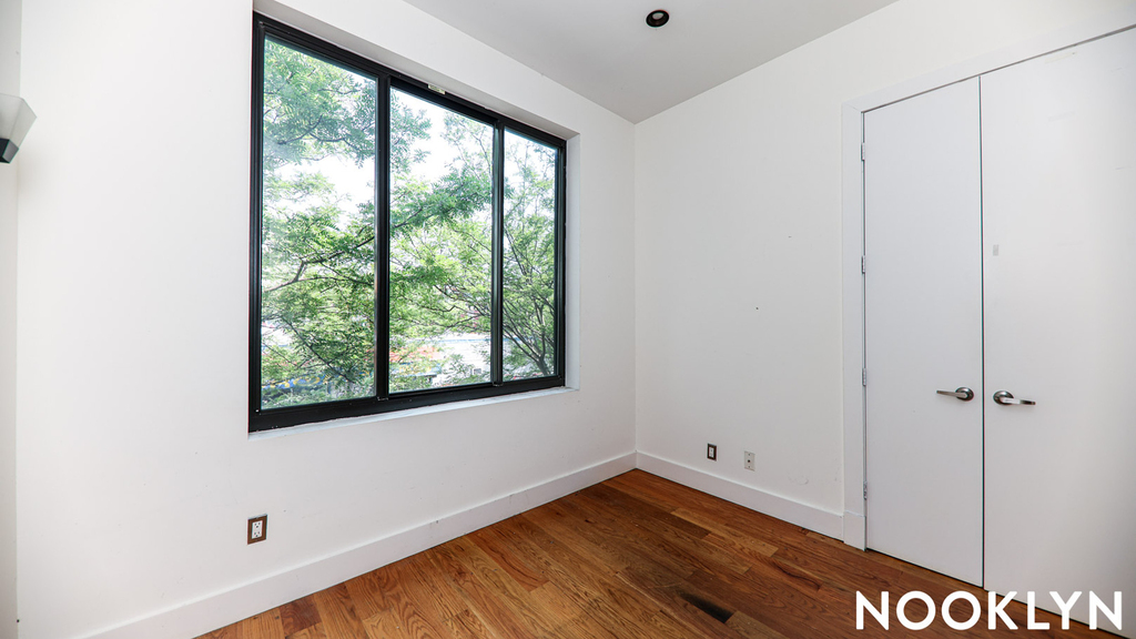 277 Menahan St  - Photo 6