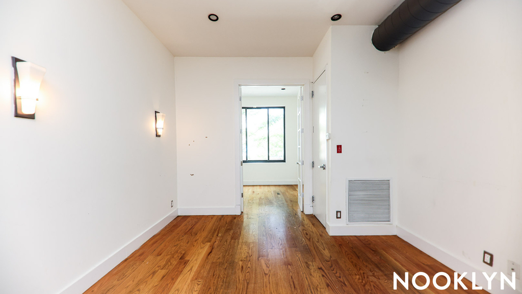 277 Menahan St  - Photo 3