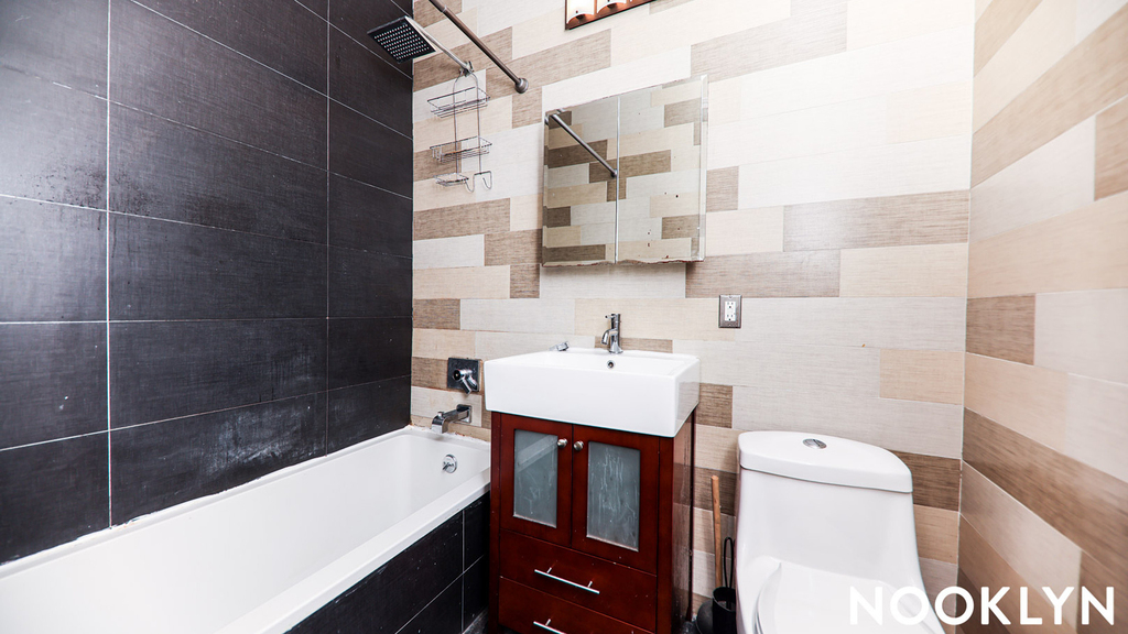 277 Menahan St  - Photo 0