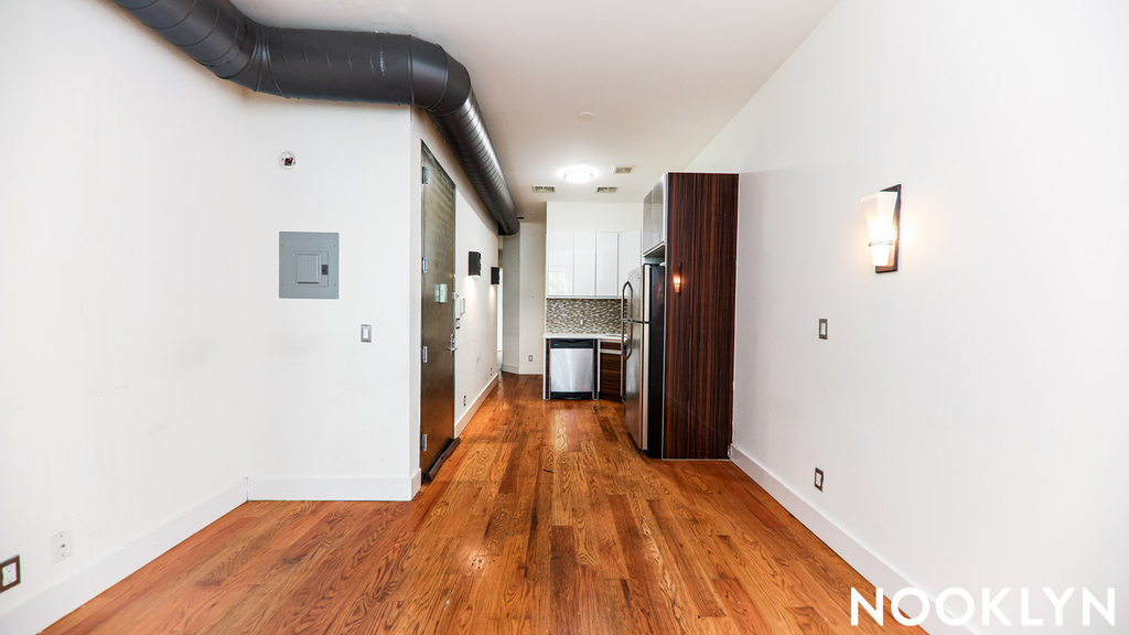 277 Menahan St  - Photo 4