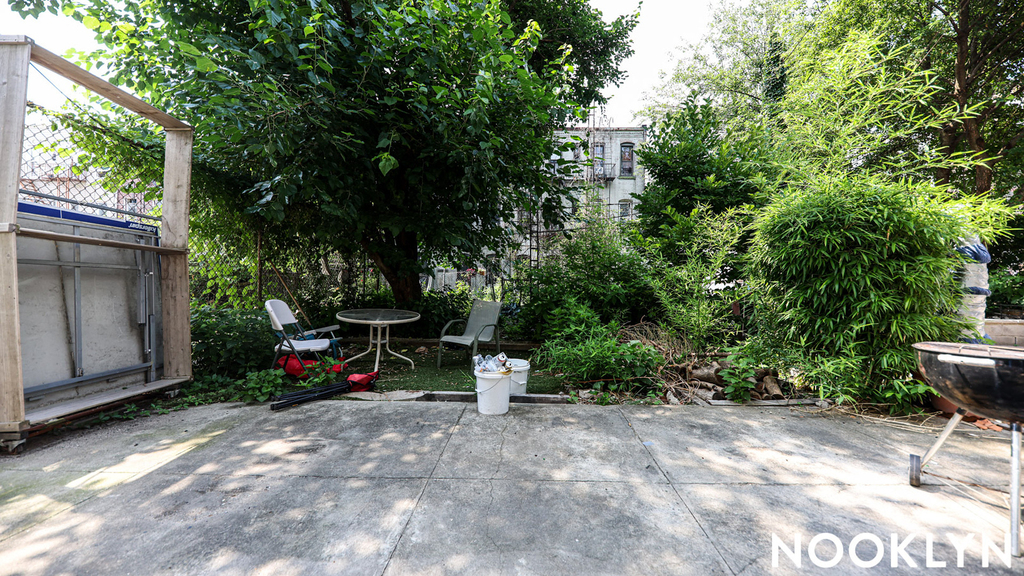 277 Menahan St  - Photo 8
