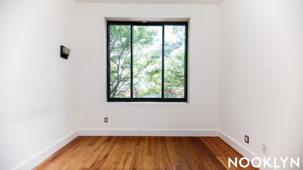 277 Menahan St  - Photo 5