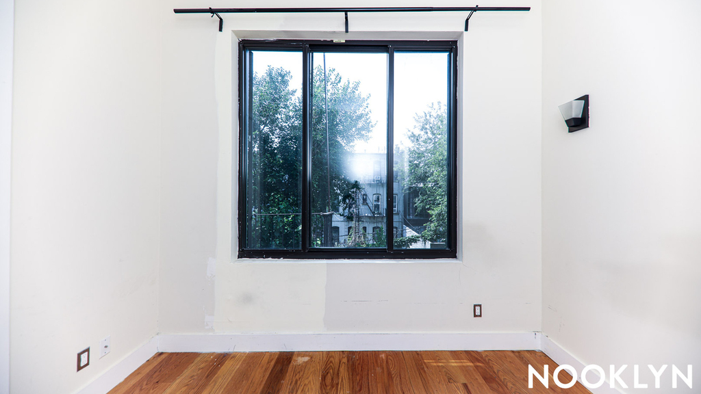 277 Menahan St  - Photo 13