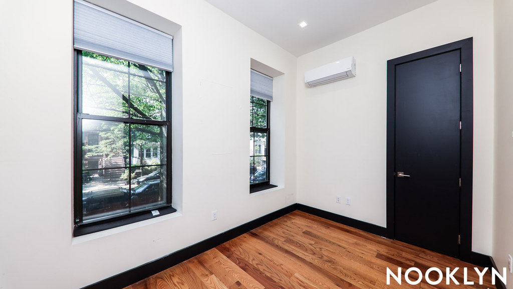 758 Putnam Ave - Photo 19