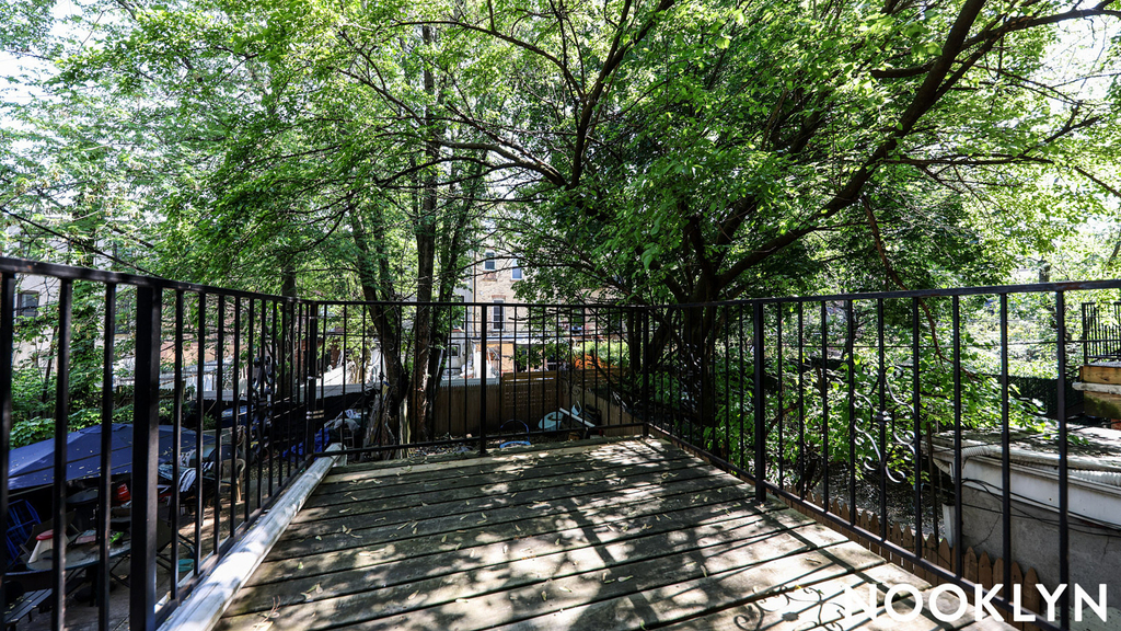 758 Putnam Ave - Photo 13