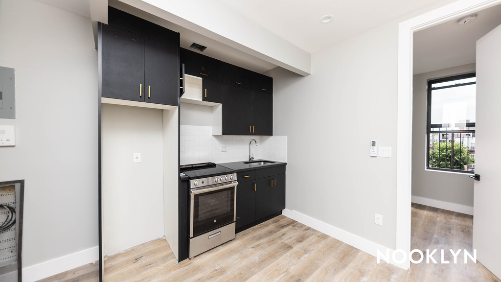 1369 St Johns Pl  - Photo 5