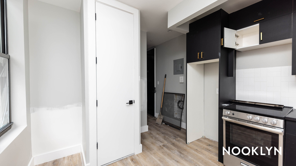 1369 St Johns Pl  - Photo 4