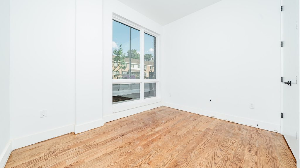 1183 Gates Ave - Photo 4